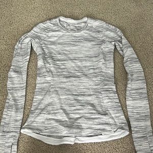 Lululemon long sleeve shirt size 4, striped grey and white